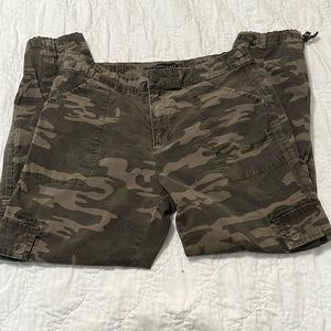 Sanctuary ankle length Camo pant